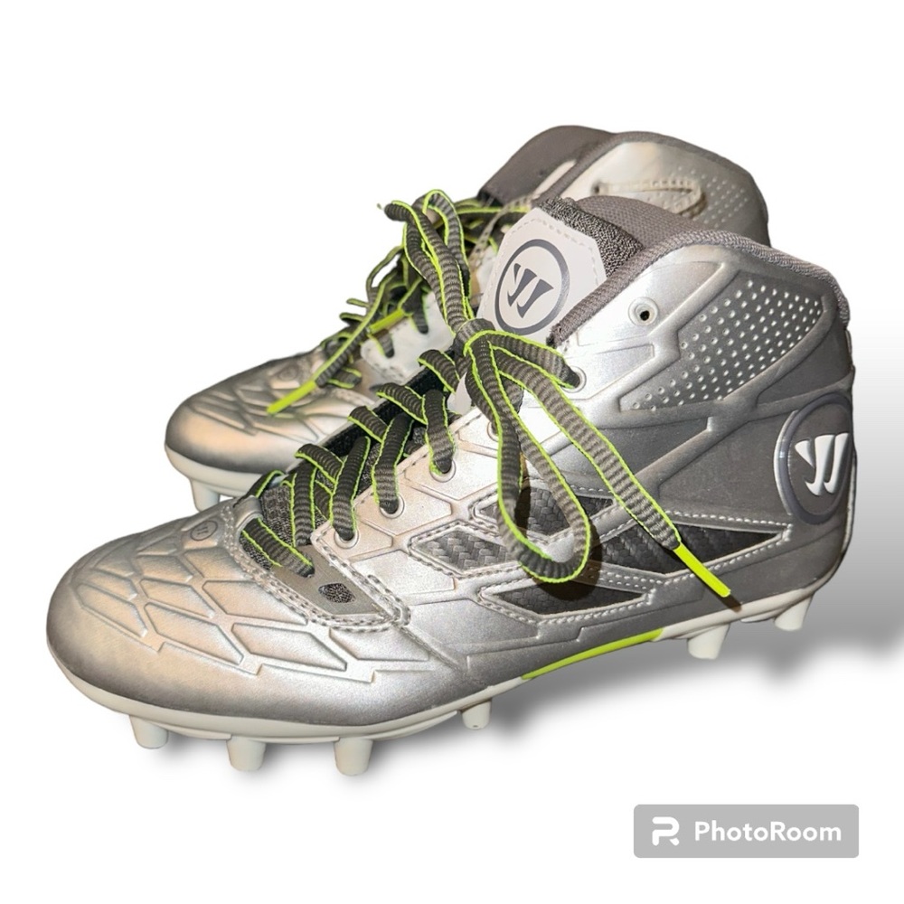 Warrior boys cleats size 4